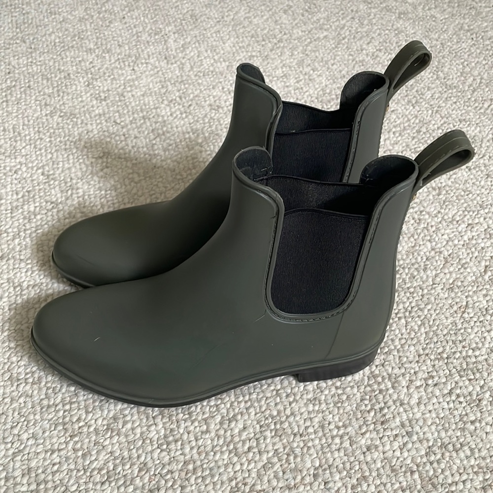 Sam Edelman Chelsea Style rubber rain boots, matte